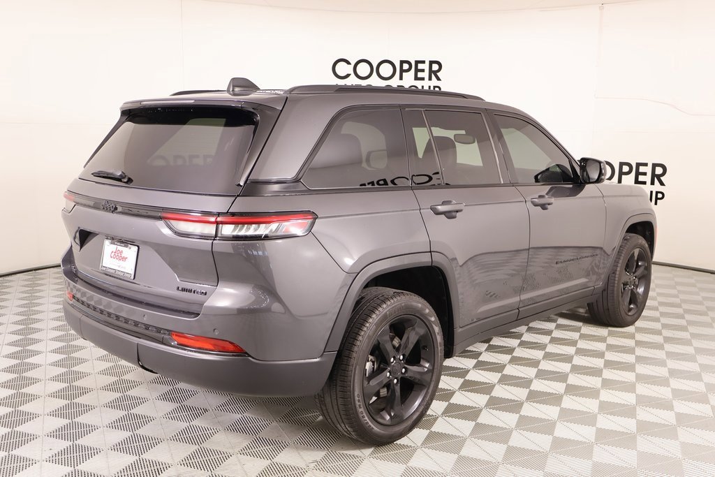 Used 2024 Jeep Grand Cherokee Limited w/ Black Appearance Package image 21