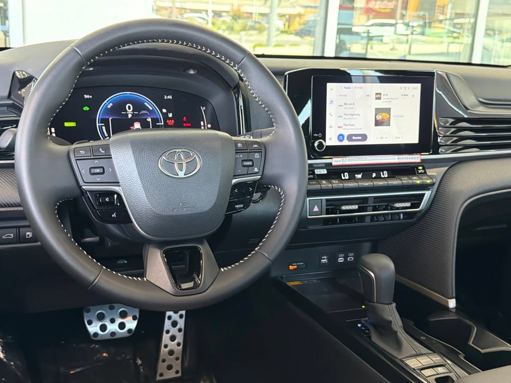Certified 2026 Toyota Camry Hybrid FWD image 32