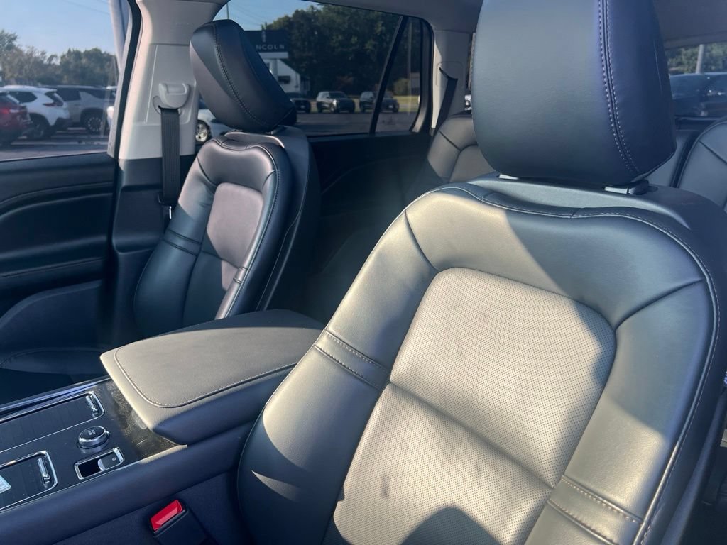 Used 2026 Lincoln Aviator AWD image 9