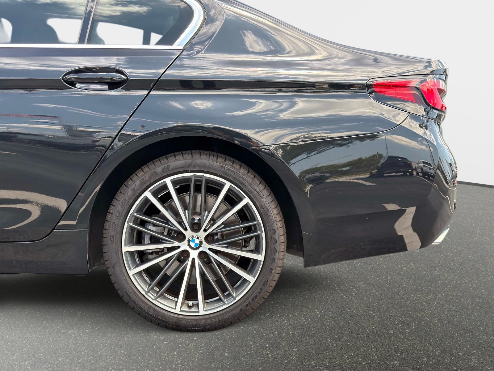 Used 2023 BMW 540i xDrive w/ Premium Package AWD/4WD image 15