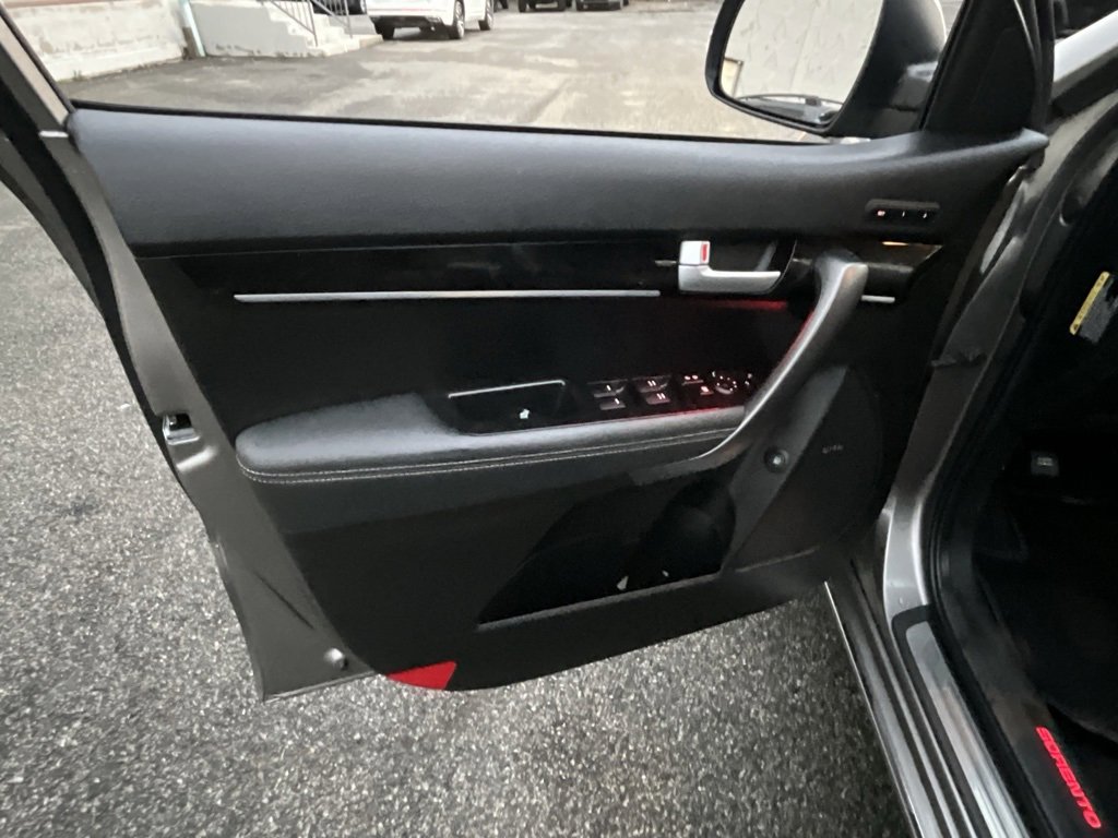 Used 2015 Kia Sorento SX image 10