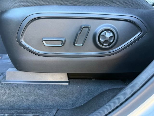 New 2025 Jeep Grand Cherokee L Limited w/ Luxury Tech Group II RWD image 11