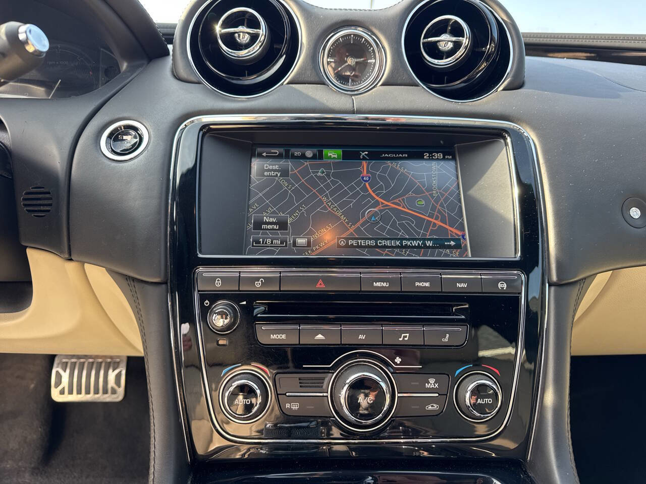 Used 2015 Jaguar XJ AWD image 17
