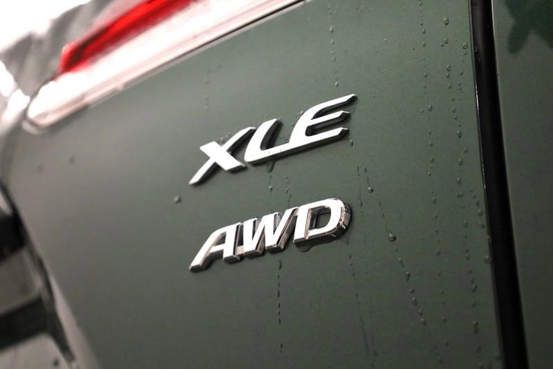 Used 2022 Toyota Corolla Cross XLE w/ Convenience Package image 38