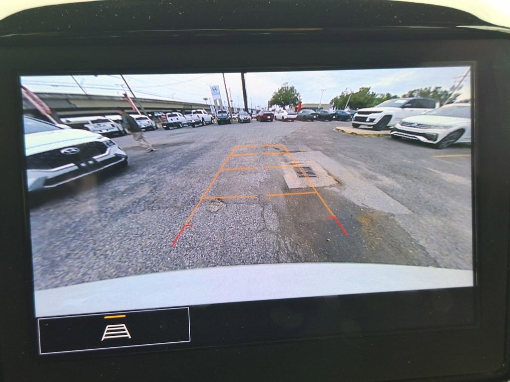 Used 2023 Chevrolet Traverse LT image 15