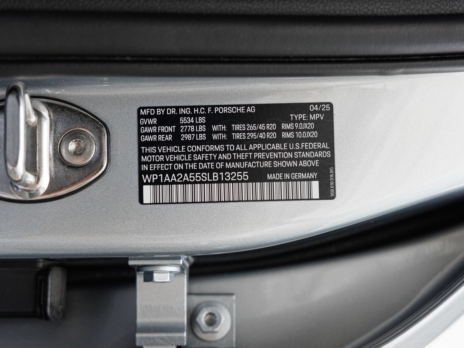 Used 2025 Porsche Macan AWD/4WD image 42