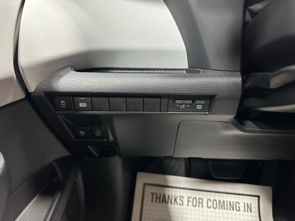 Used 2025 Toyota Sienna LE FWD image 17