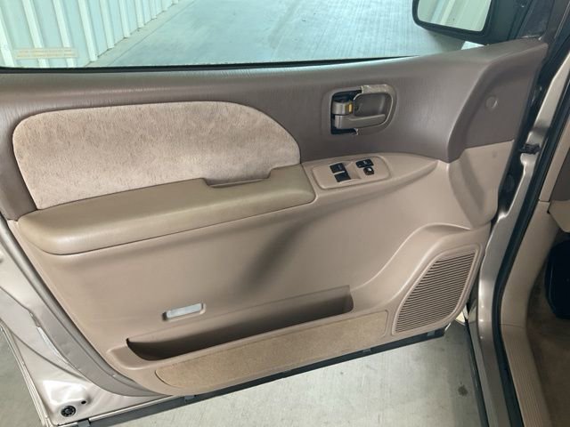 Used 1998 Toyota Sienna LE image 3