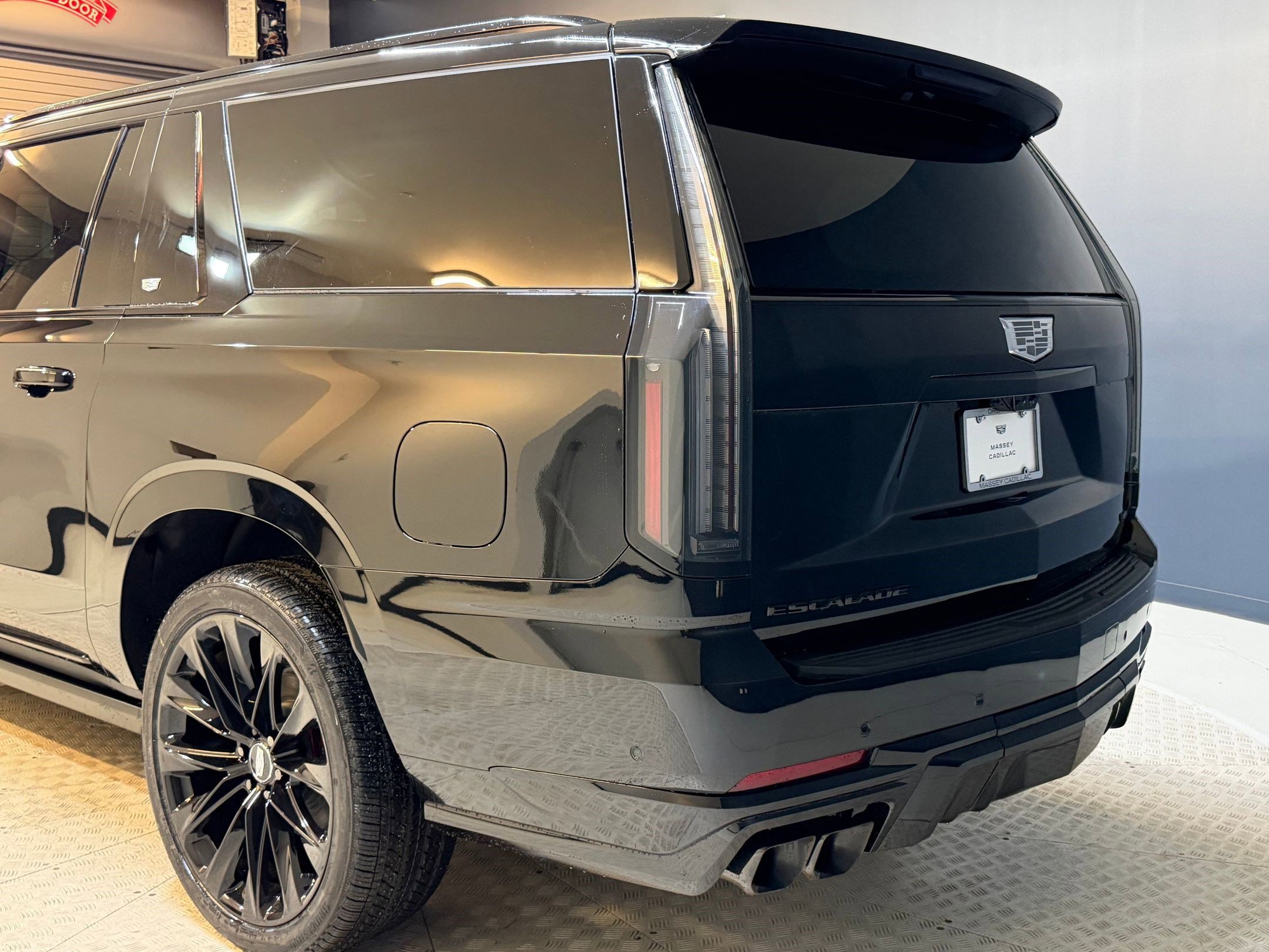 New 2026 Cadillac Escalade ESV V w/ LPO, ONYX Package AWD/4WD image 23