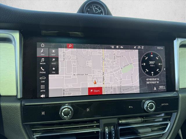 Used 2024 Porsche Macan AWD/4WD image 18