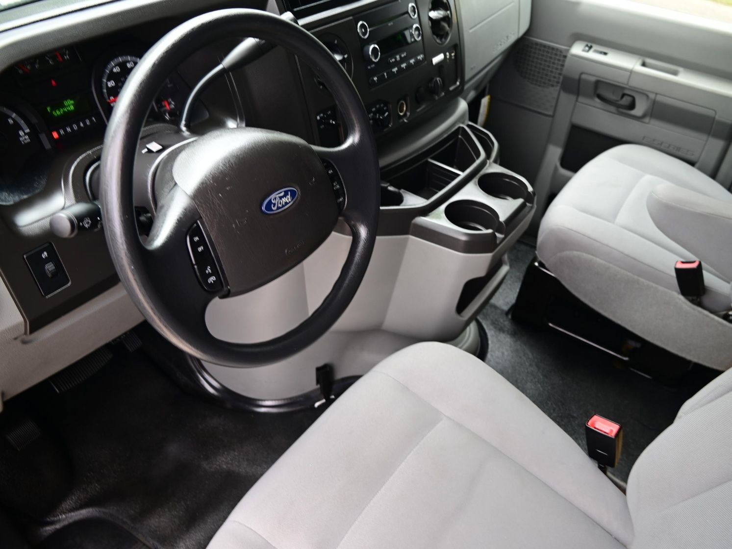 Used 2018 Ford E-450 and Econoline 450 Super Duty w/ Power Windows & Locks Group RWD image 15