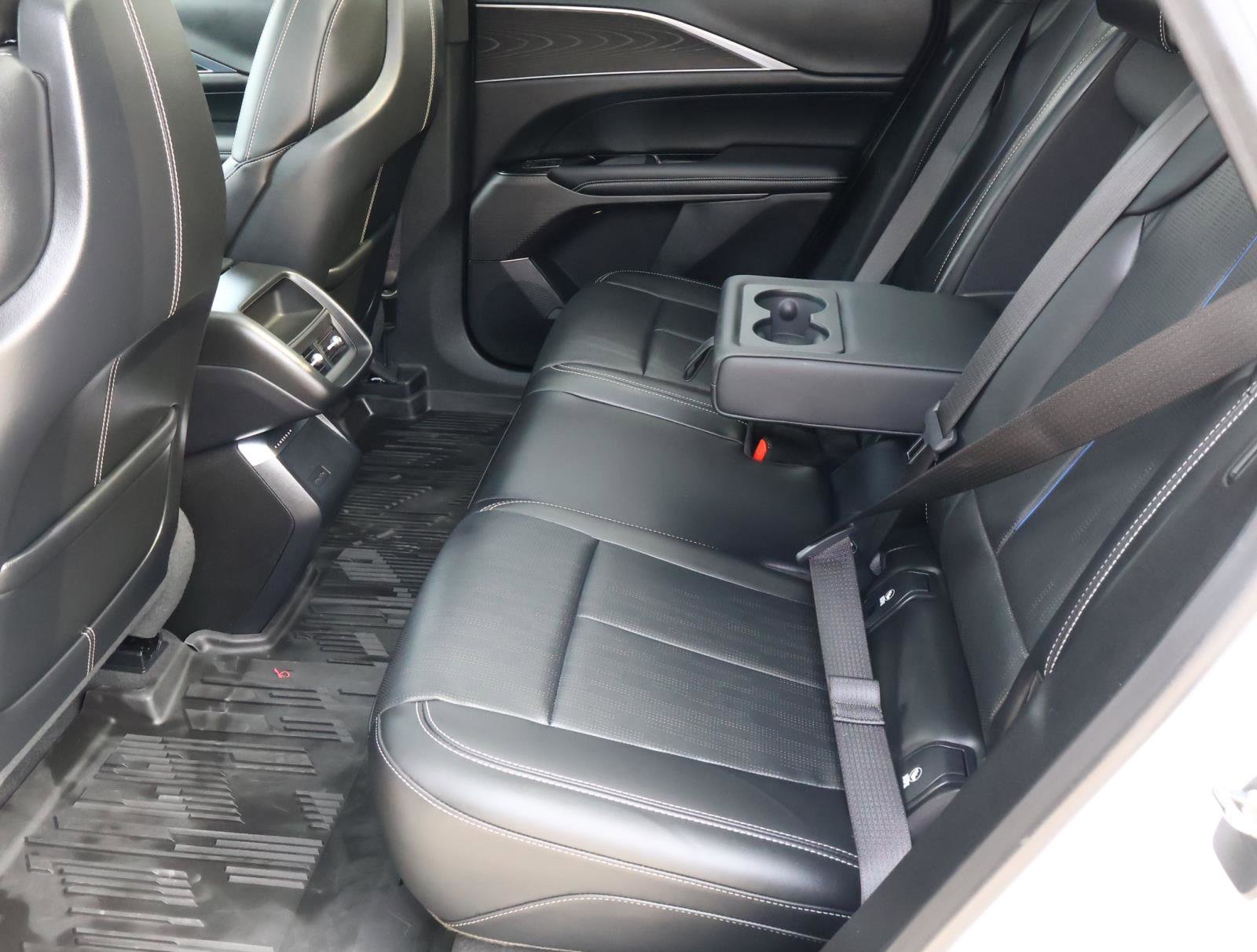 Certified 2024 Cadillac Lyriq Luxury image 25