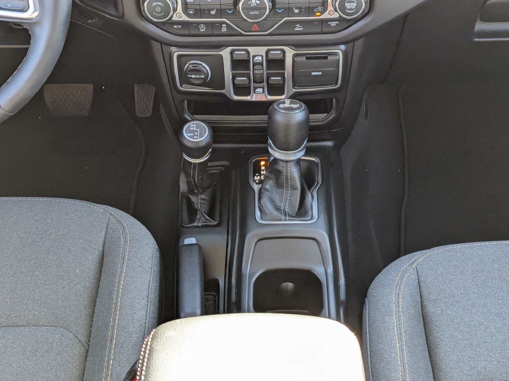 Used 2026 Jeep Wrangler Unlimited Sahara AWD/4WD image 18