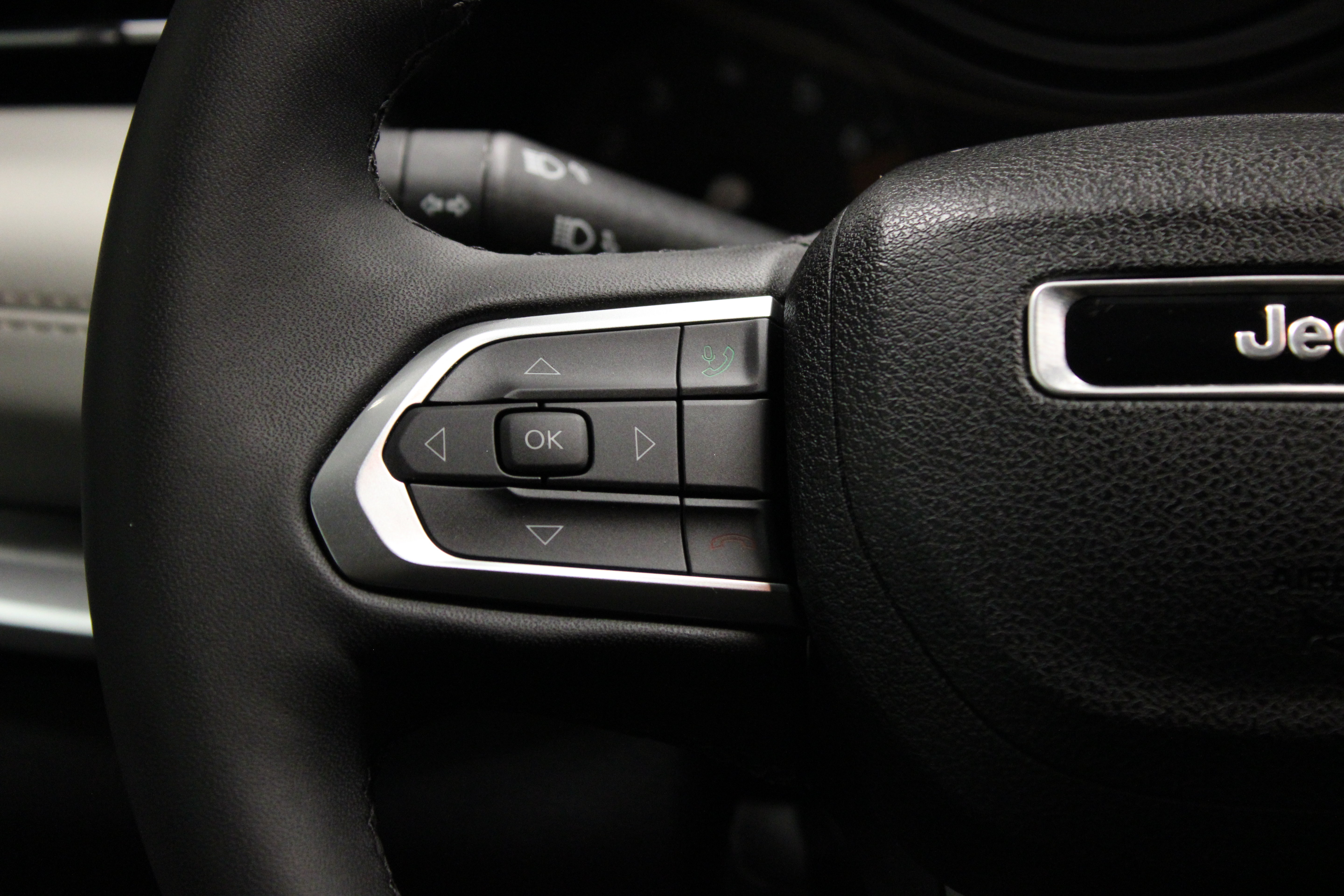 Used 2025 Jeep Compass Limited AWD/4WD image 21