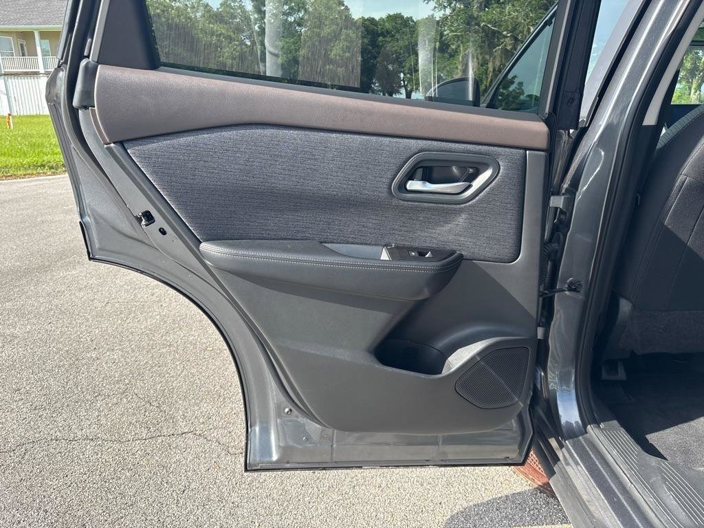 Used 2023 Nissan Rogue SV image 13