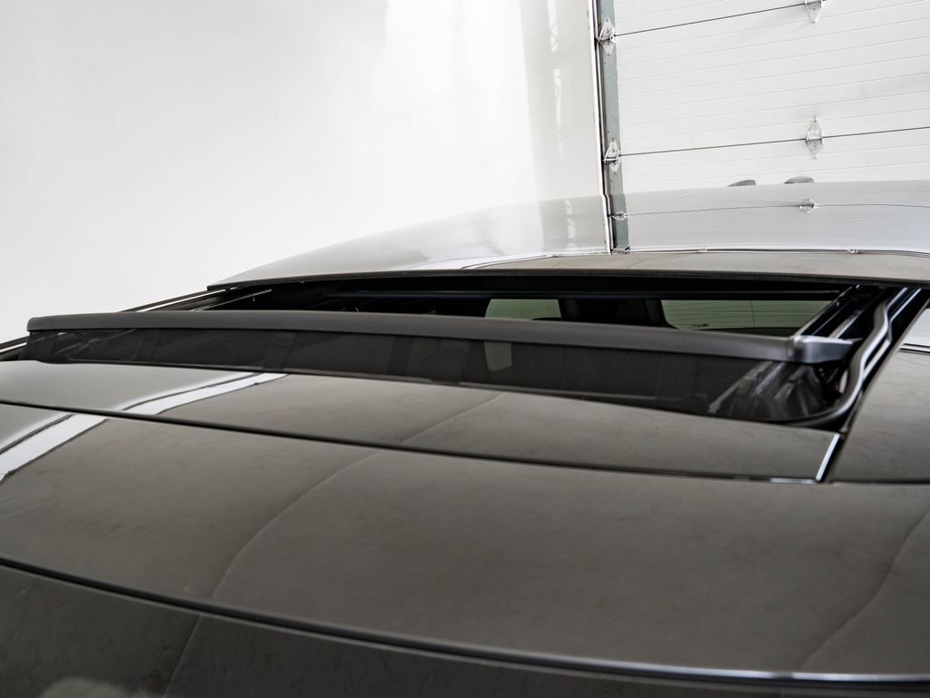 New 2026 Land Rover Range Rover Long Wheelbase SE AWD/4WD image 14