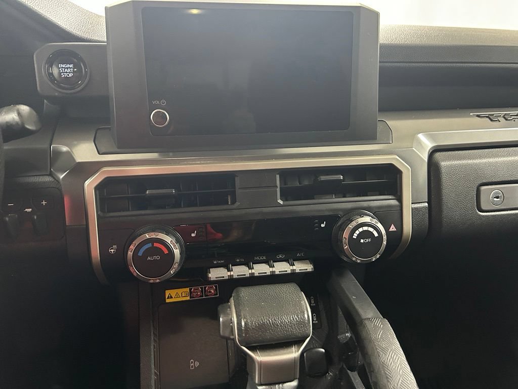Used 2024 Toyota Tacoma SR5 AWD/4WD image 18