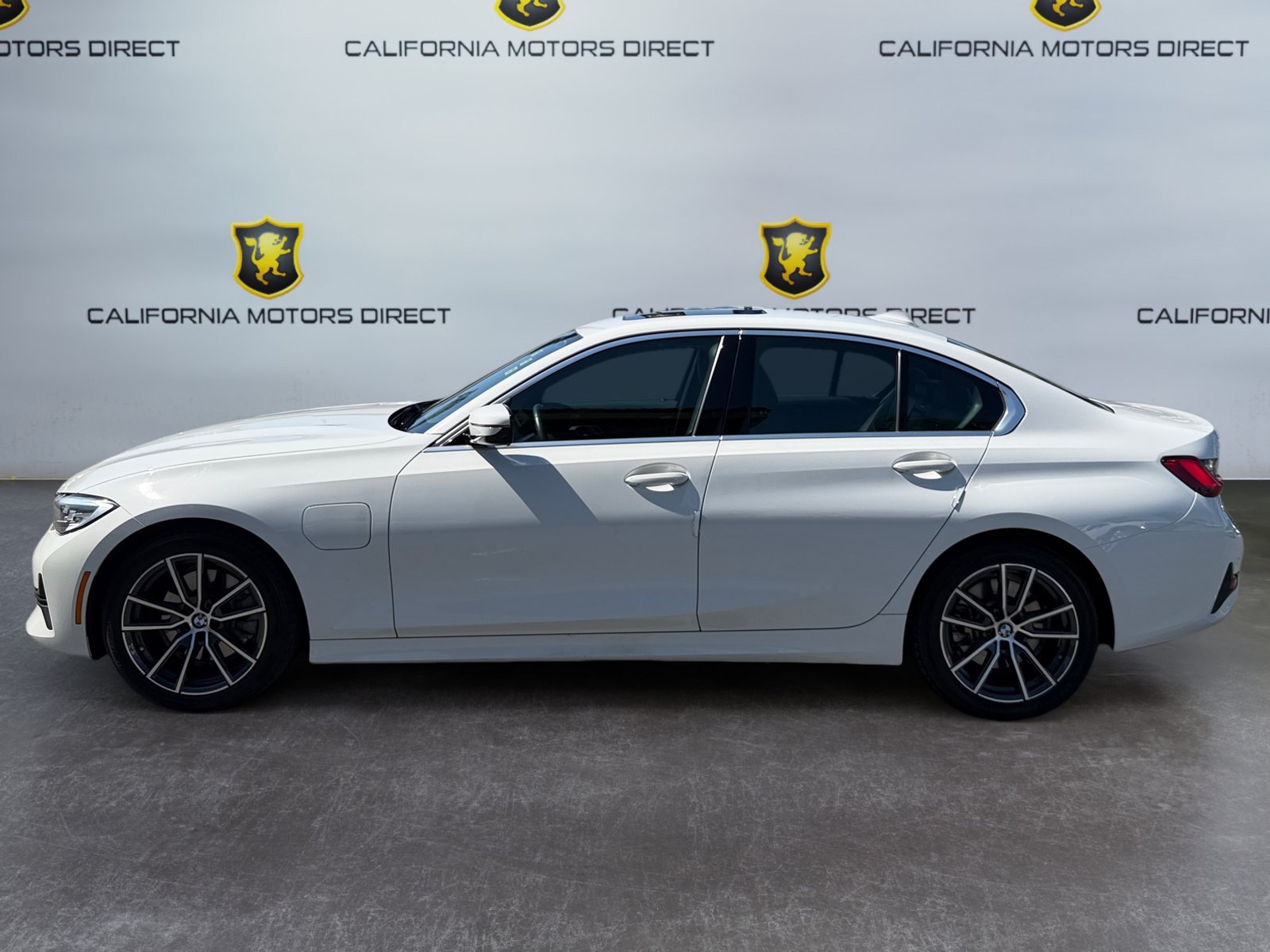 Used 2021 BMW 330e w/ Driving Assistance Package RWD image 2