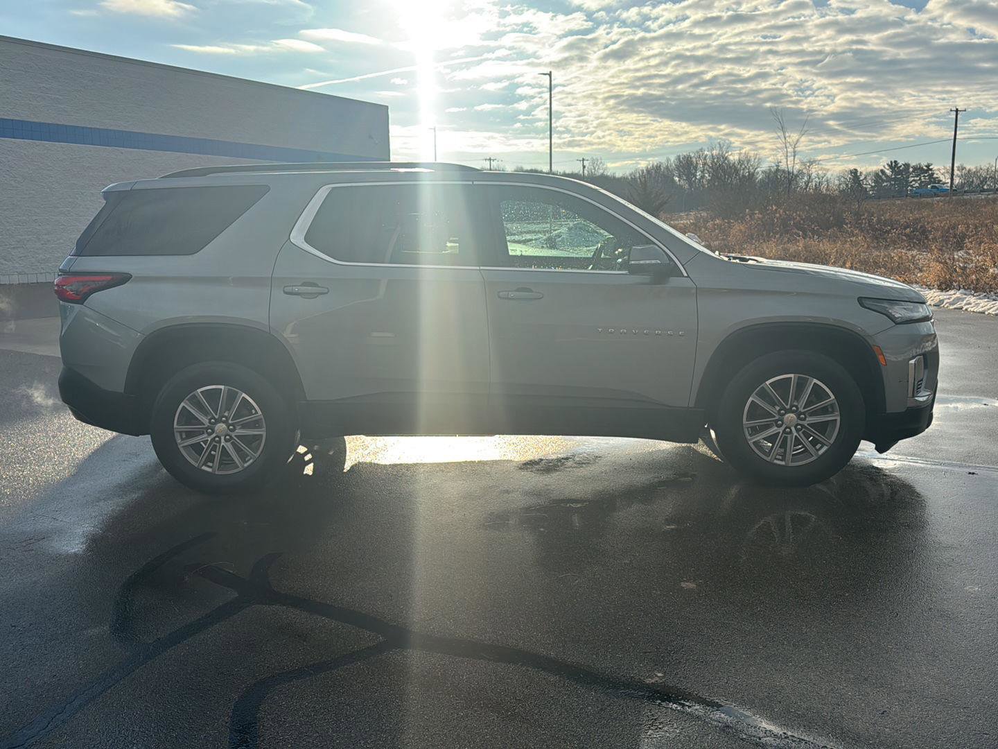 Used 2023 Chevrolet Traverse LT image 7