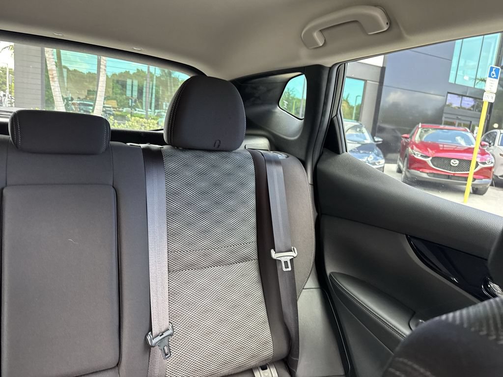 Used 2018 Nissan Rogue Sport SV w/ SV Technology Package AWD/4WD image 19