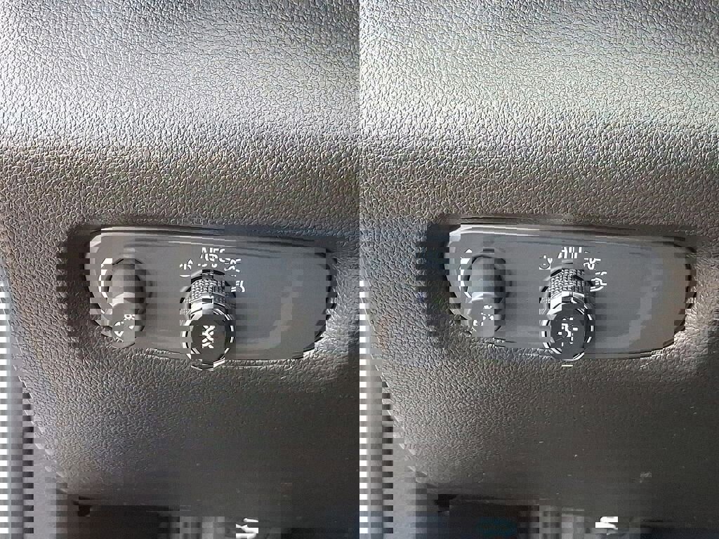 Used 2023 Chevrolet Traverse LS w/ Midnight/Sport Edition image 32