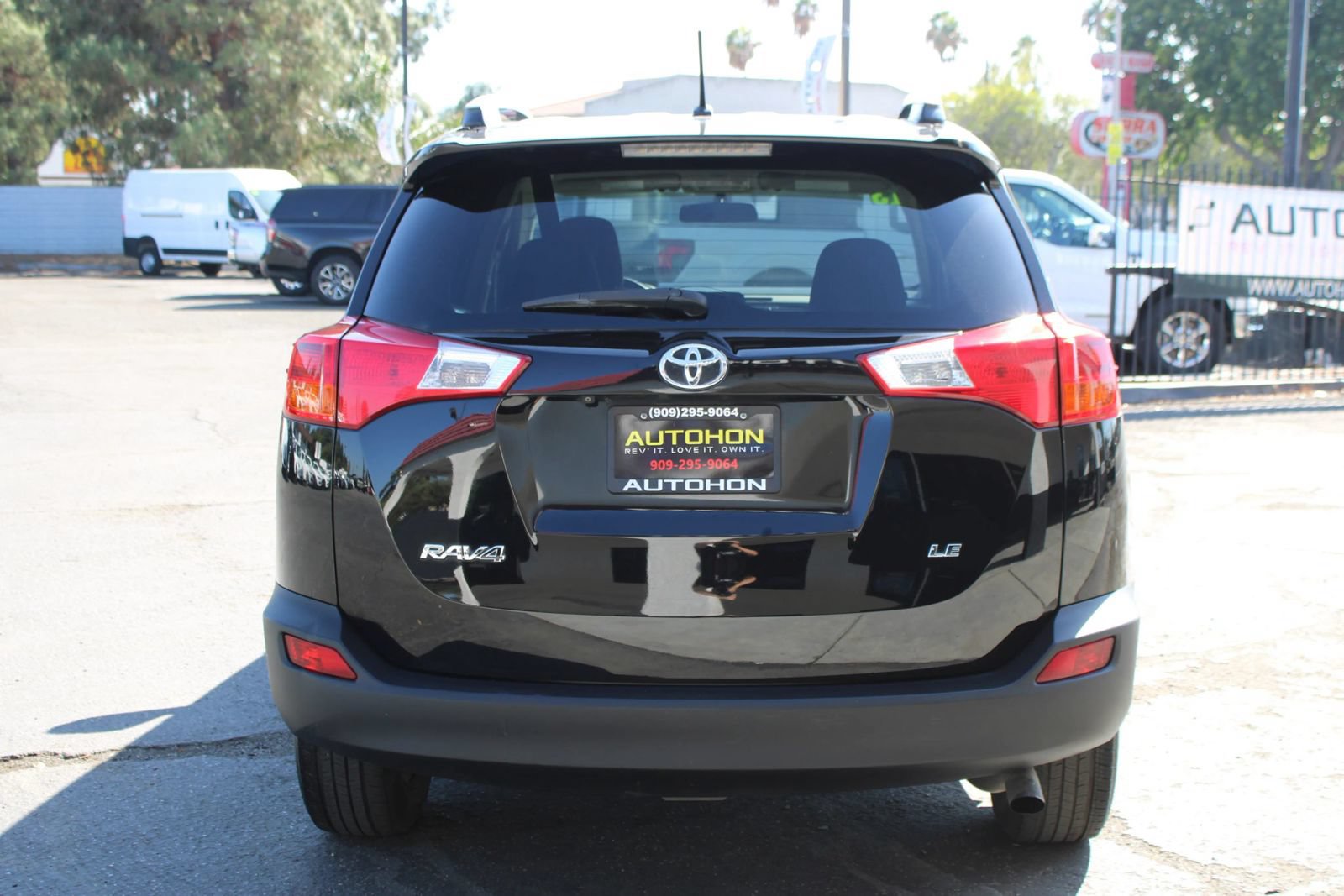 Used 2013 Toyota RAV4 LE FWD image 8