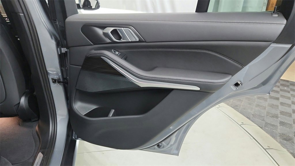 Used 2024 BMW X5 xDrive40i w/ Parking Assistance Package image 40