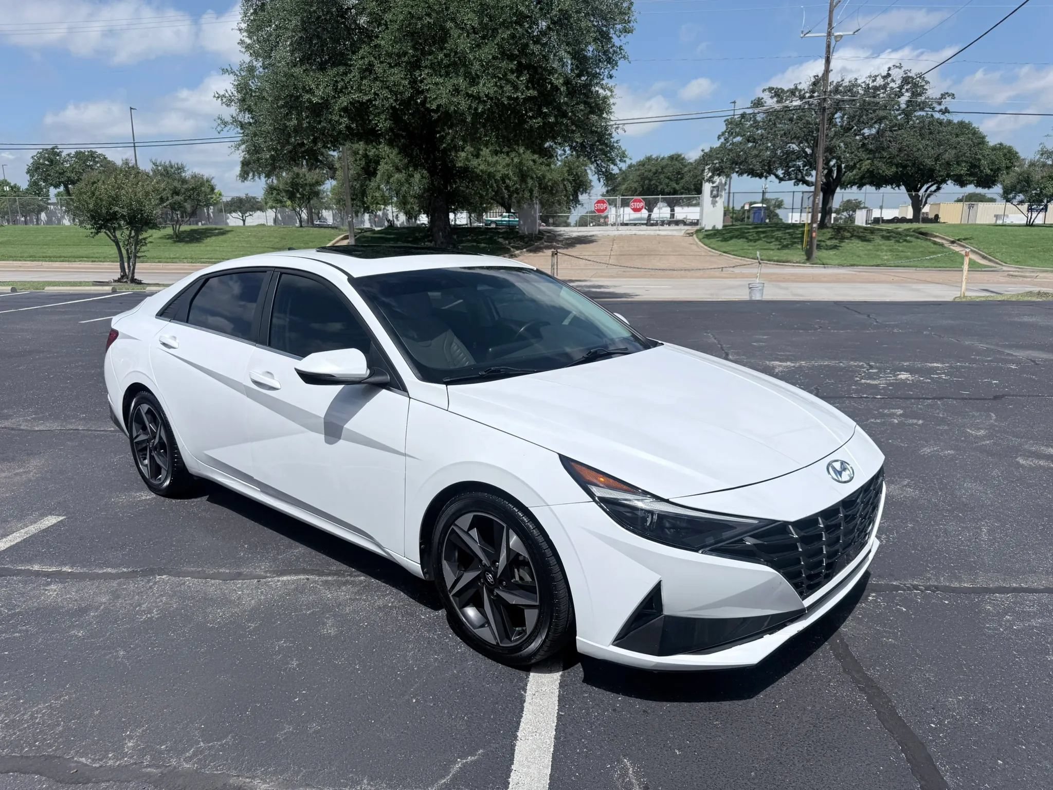 Used 2021 Hyundai Elantra Limited w/ Cargo Package FWD image 9