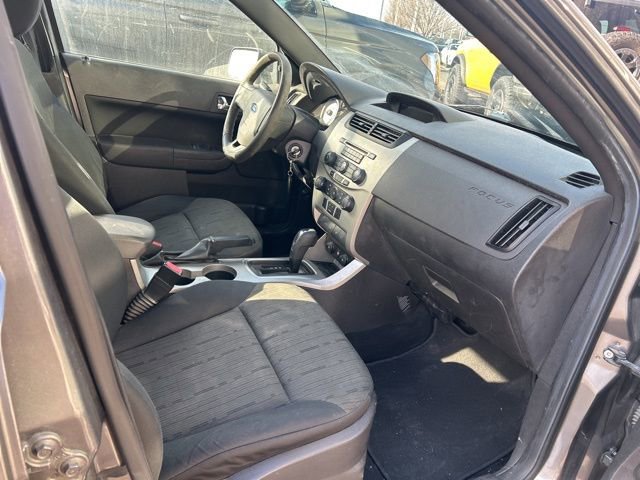 Used 2010 Ford Focus SE image 10