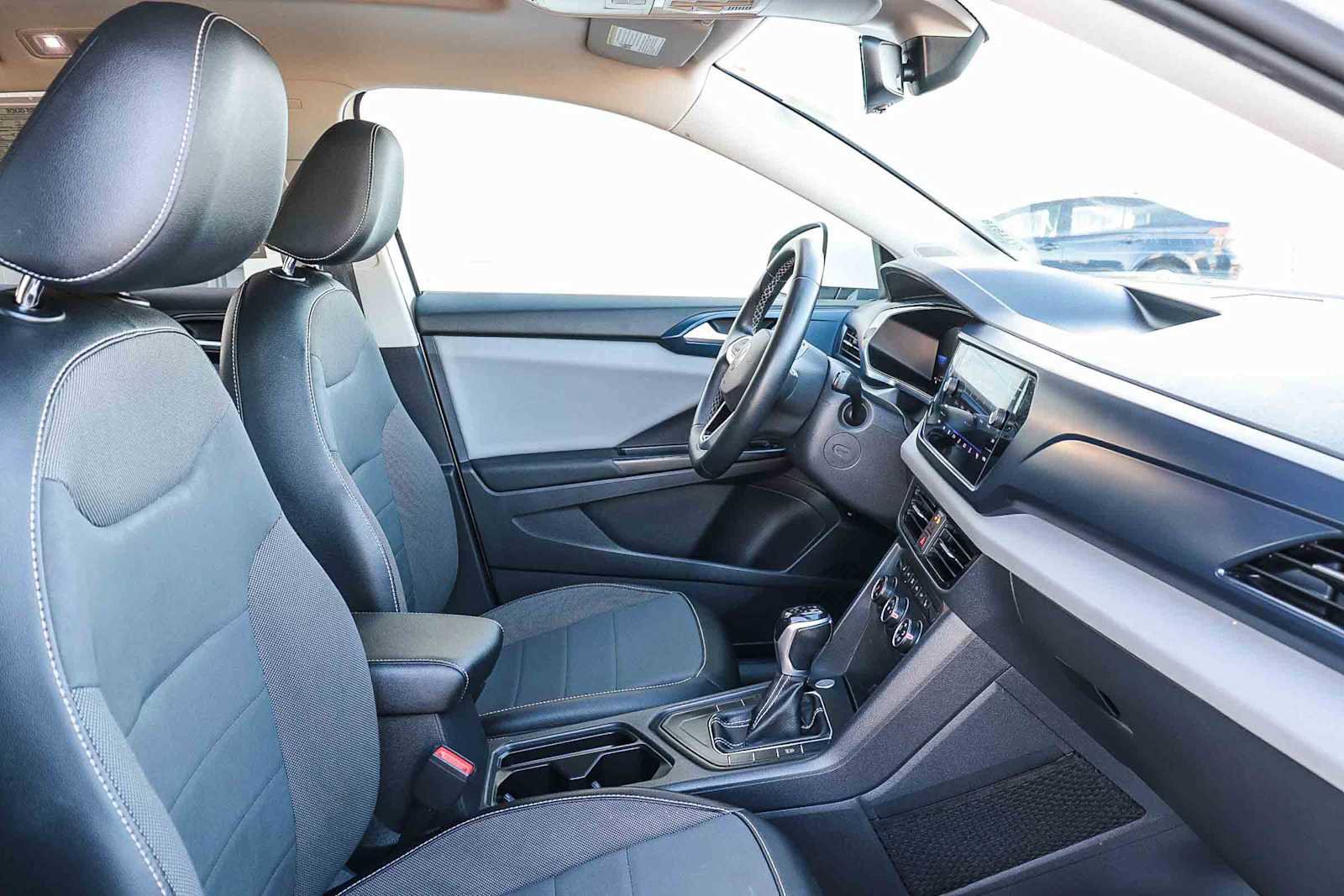 Used 2022 Volkswagen Taos SE image 17