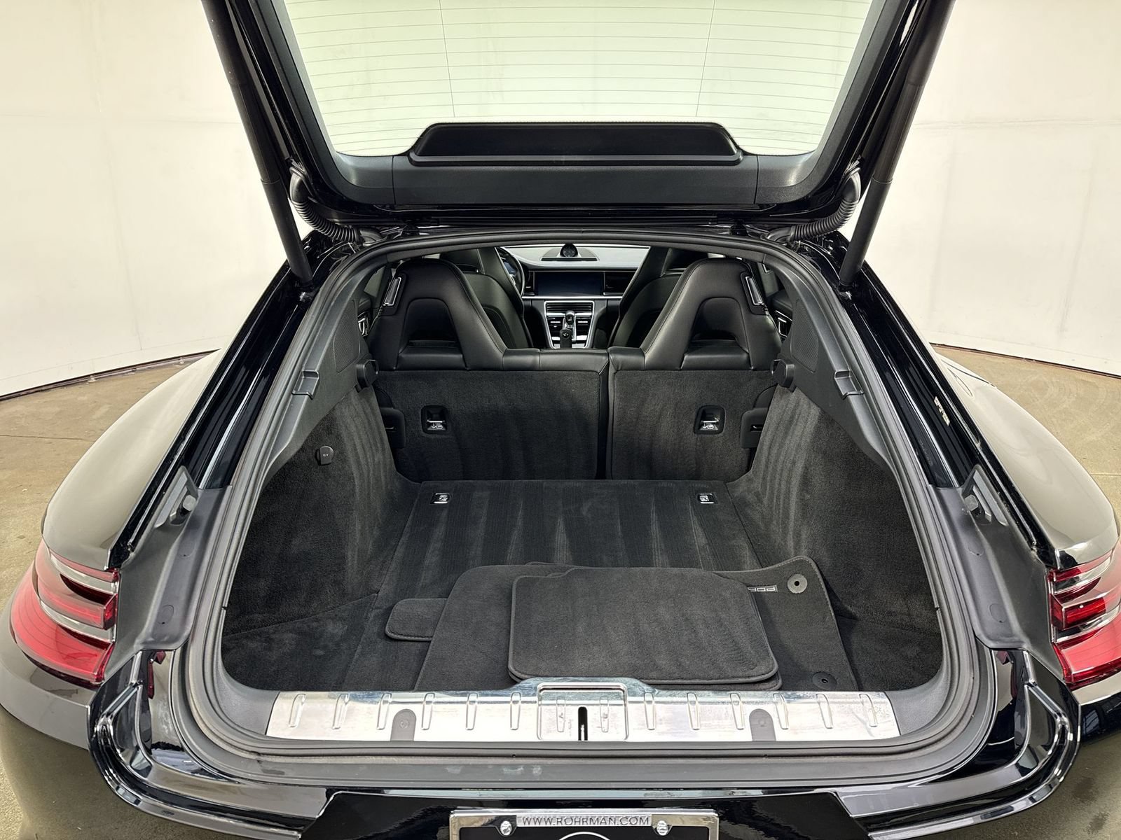 Used 2018 Porsche Panamera 4S AWD/4WD image 32