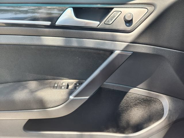 Used 2017 Volkswagen Golf 4-Door FWD image 23