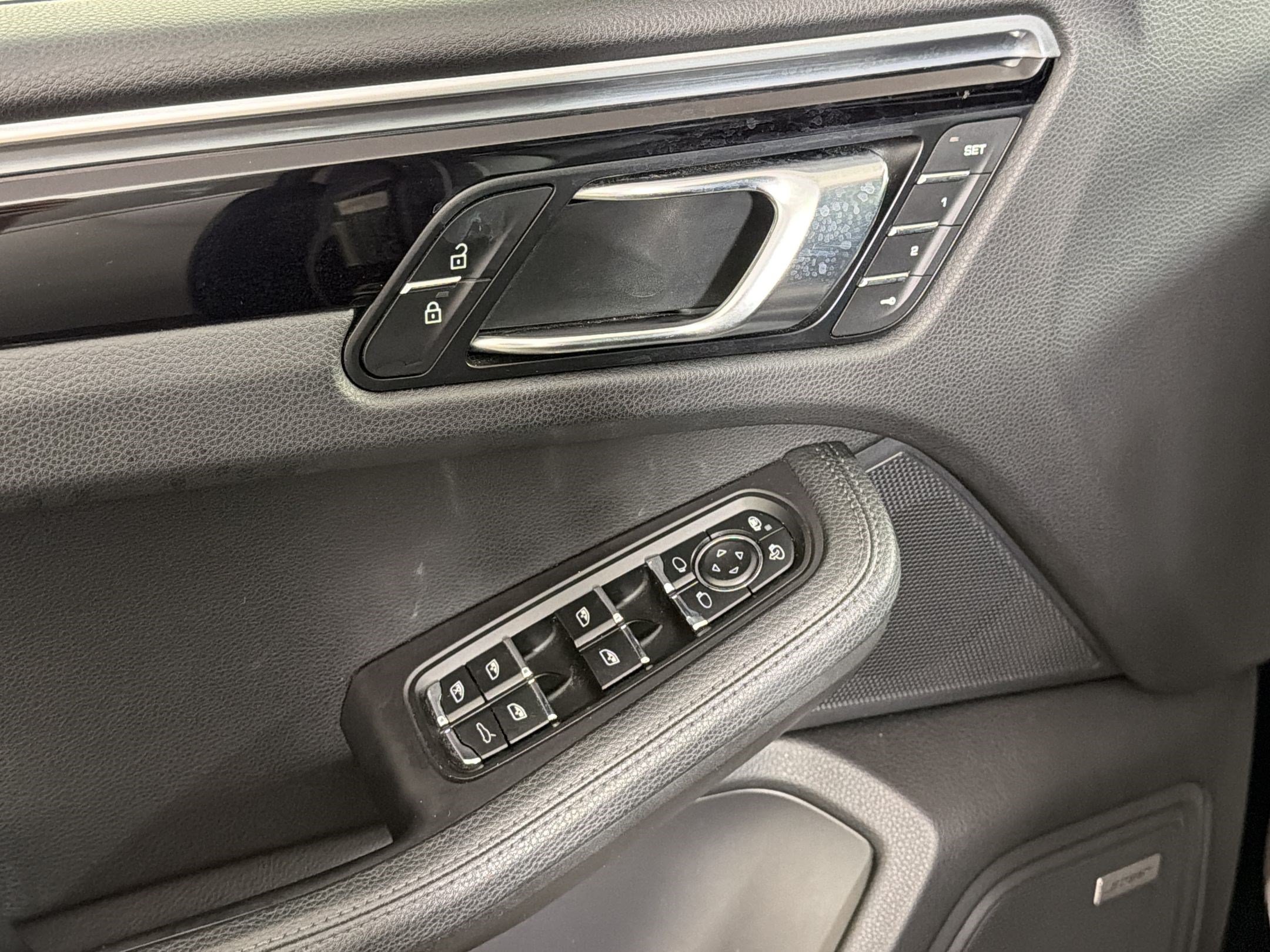 Used 2021 Porsche Macan S AWD/4WD image 22