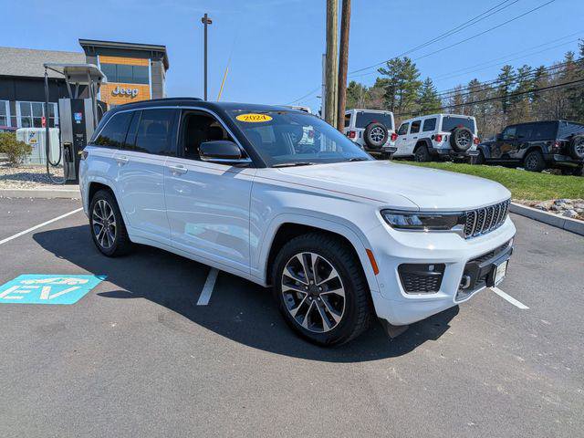 Certified 2024 Jeep Grand Cherokee Overland w/ Luxury Tech Group IV AWD/4WD image 3