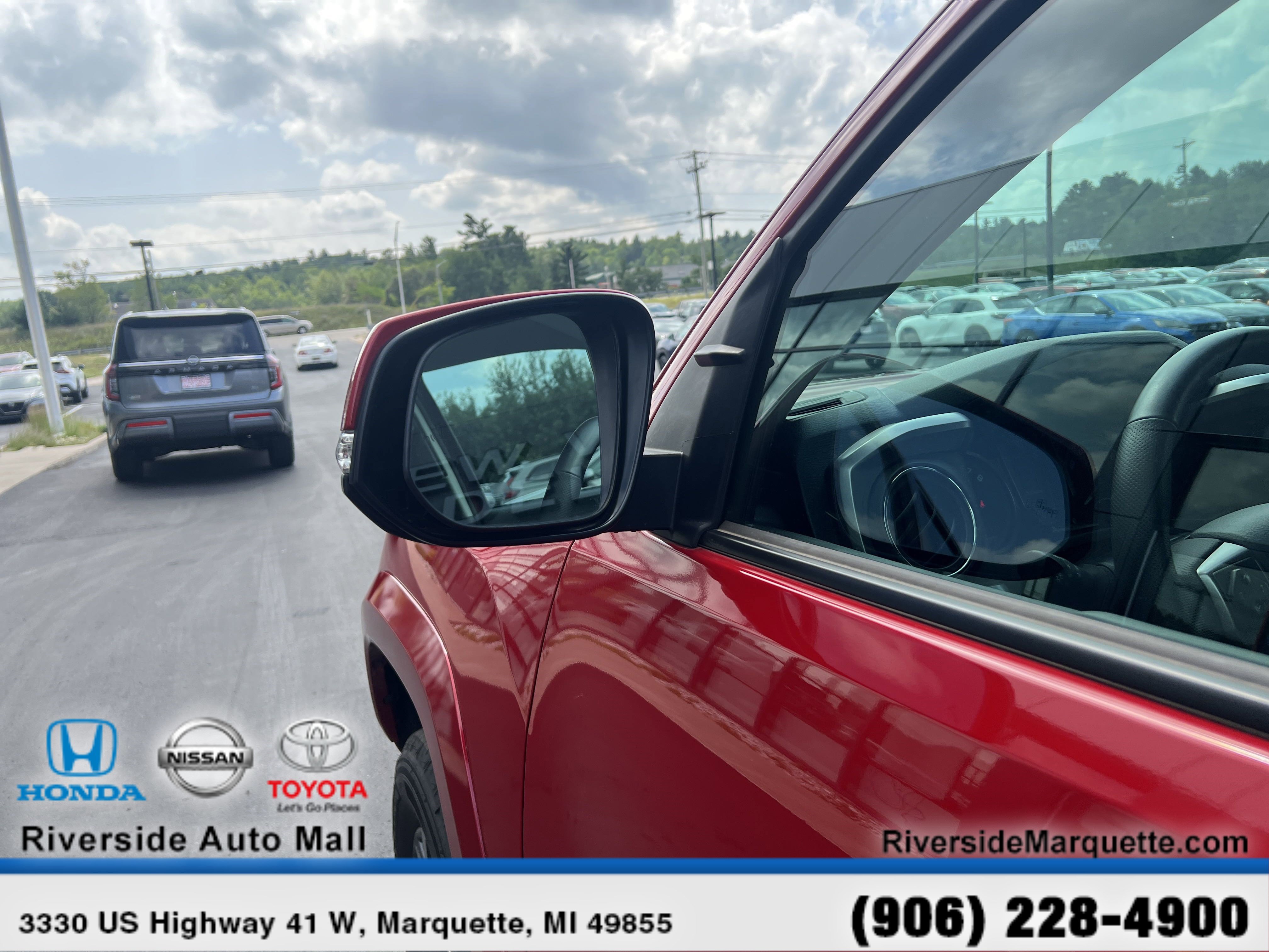 Used 2023 Toyota Tacoma SR5 w/ Technology Package image 5