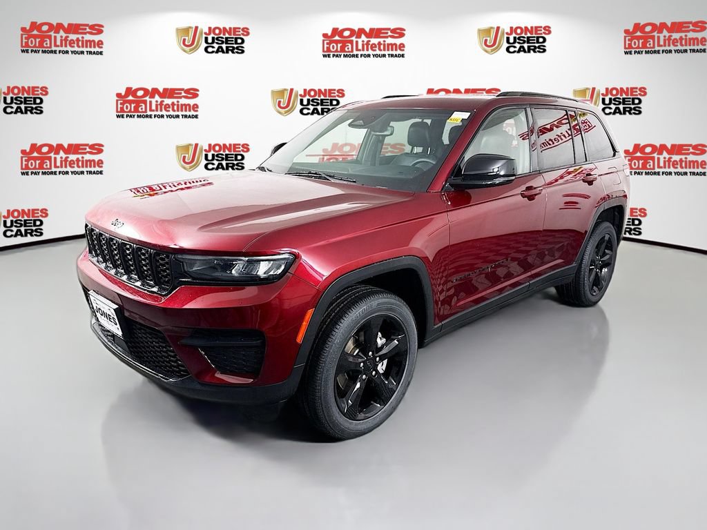 Used 2023 Jeep Grand Cherokee Altitude AWD/4WD image 14