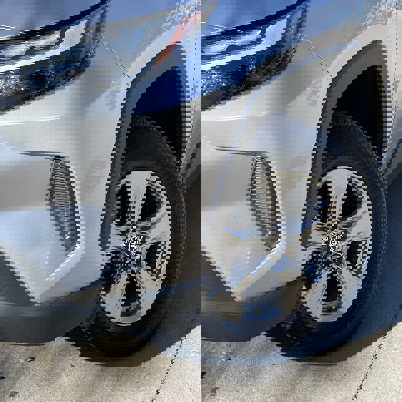 Used 2025 Toyota RAV4 XLE image 9