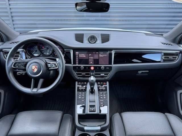 Certified 2026 Porsche Macan AWD/4WD image 18