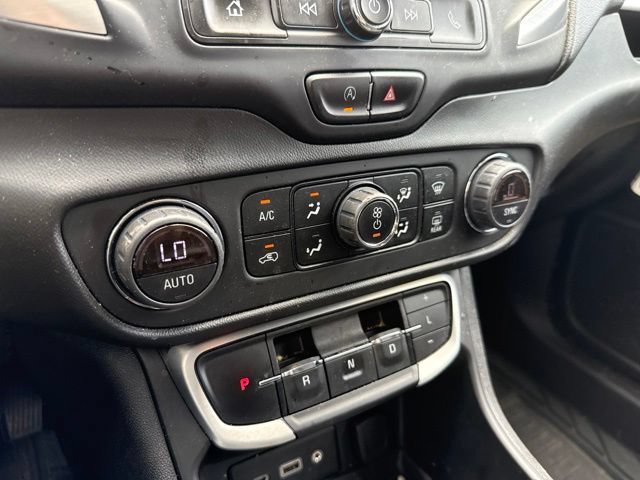Used 2022 GMC Terrain SLE w/ Driver Convenience Package AWD/4WD image 15