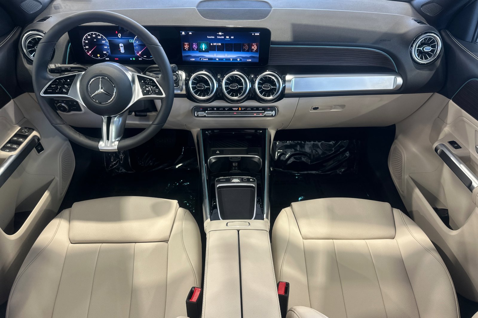 New 2025 Mercedes-Benz GLB 250 4MATIC image 13