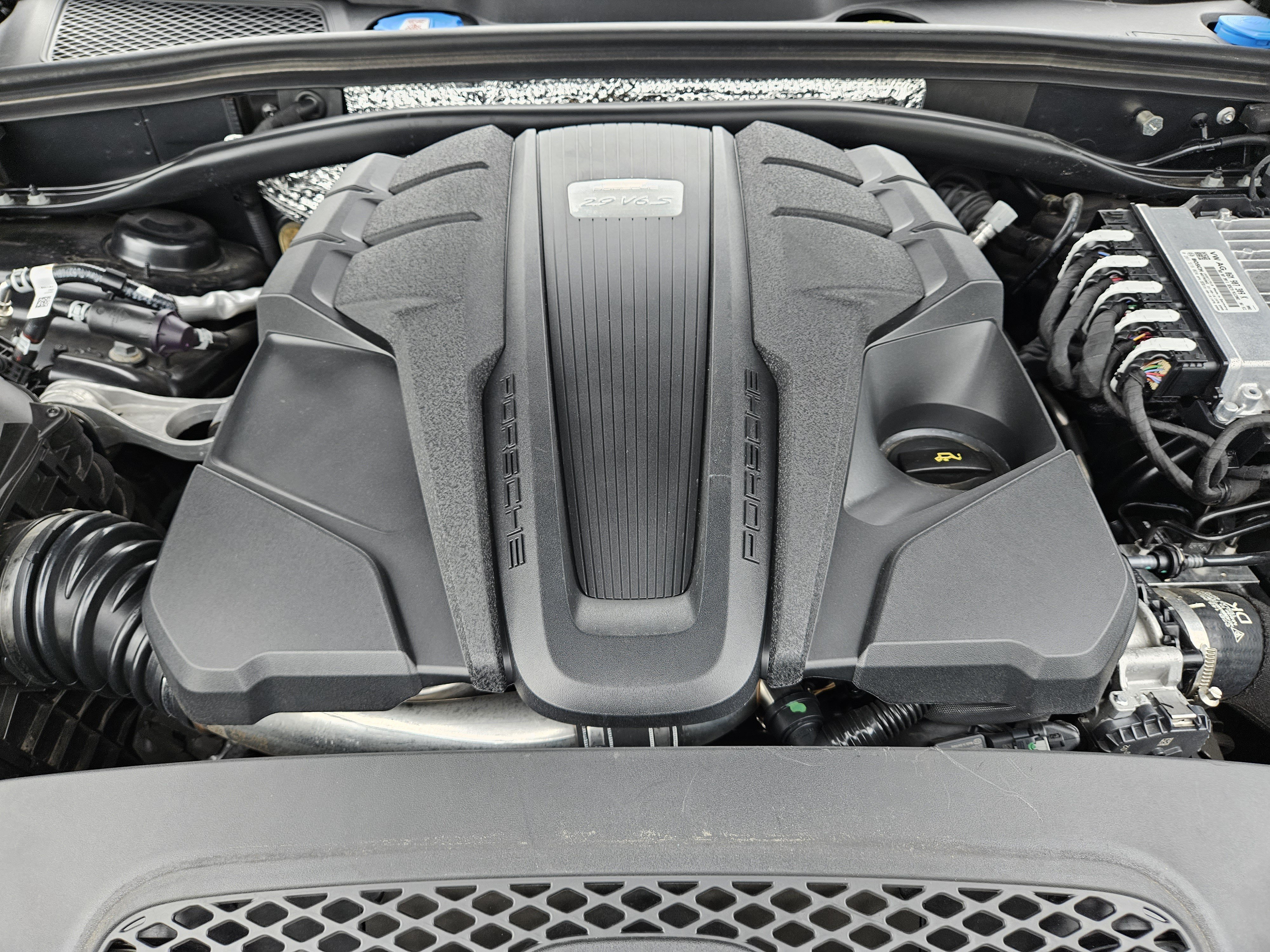 Certified 2023 Porsche Macan S AWD/4WD image 30