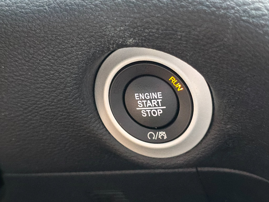 Used 2024 Chrysler Pacifica Limited FWD image 34