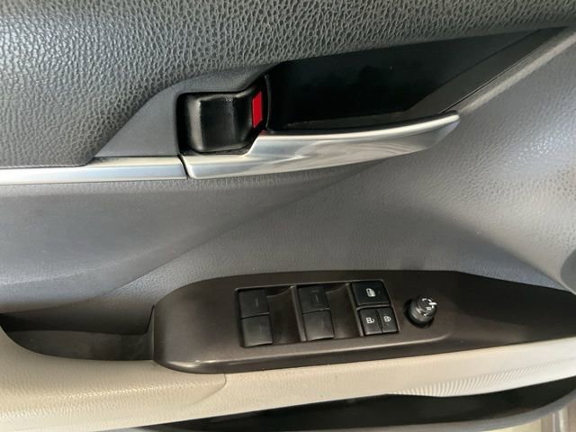 Used 2021 Toyota Camry SE image 6