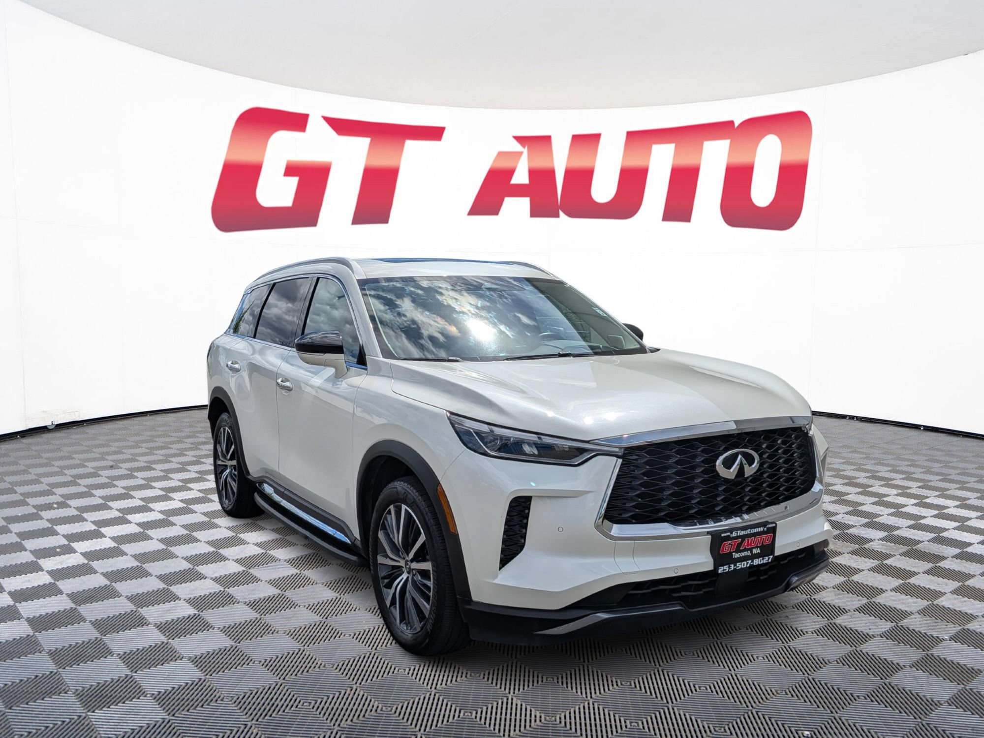 Used 2023 INFINITI QX60 Sensory
