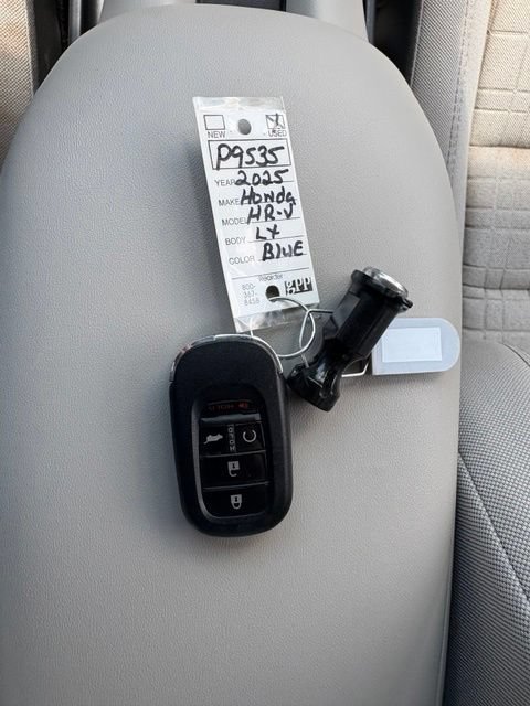 Used 2025 Honda HR-V LX image 6