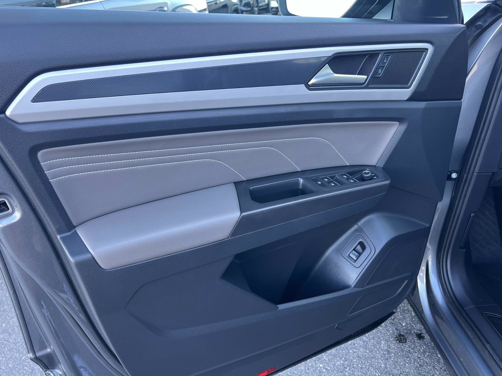 Certified 2022 Volkswagen Atlas SEL R-Line image 7