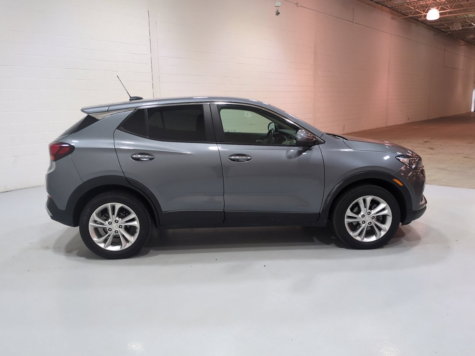 Used 2022 Buick Encore GX Preferred w/ Cold Weather Comfort Package AWD/4WD image 2