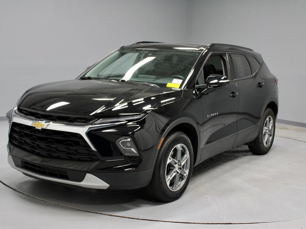Used 2023 Chevrolet Blazer LT w/ Sound & Technology Package FWD image 6