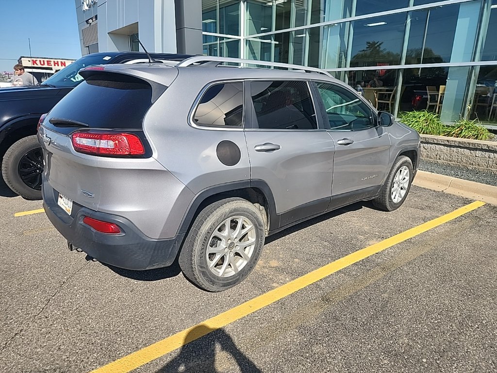 Used 2015 Jeep Cherokee Latitude AWD/4WD image 3