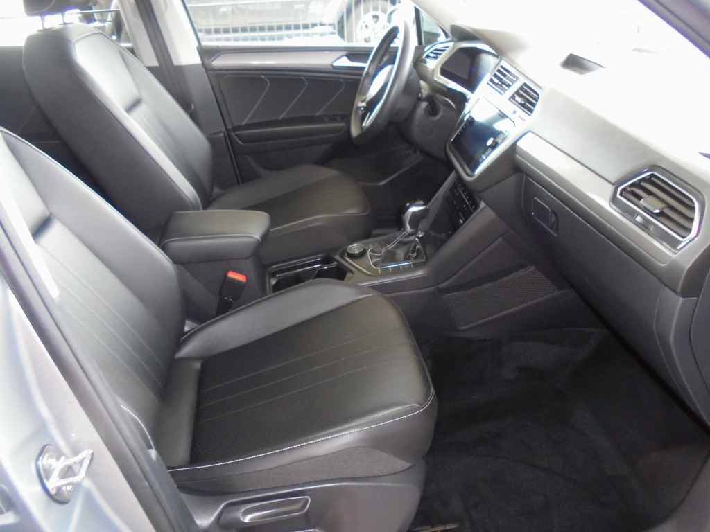 Used 2023 Volkswagen Tiguan SE AWD/4WD image 8